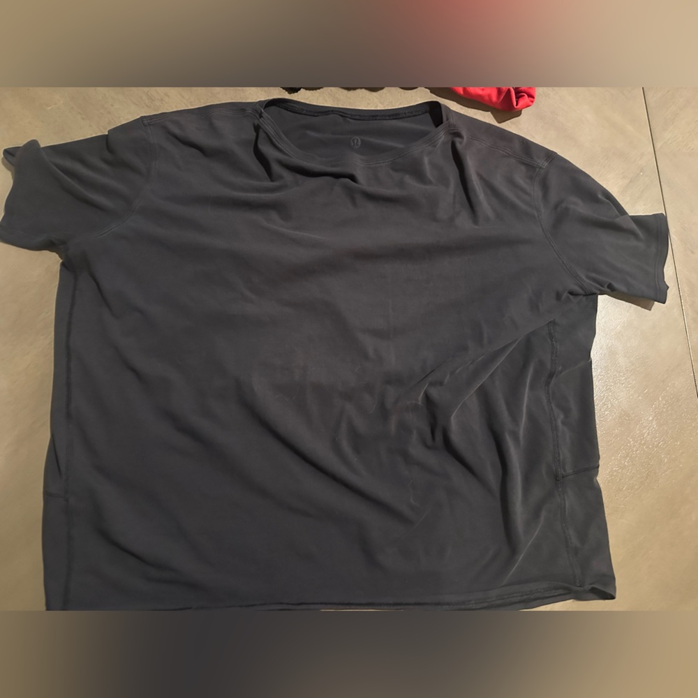 lululemon athletica charcoal short sleeve crew tee